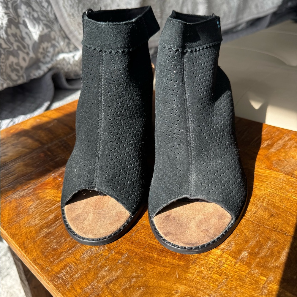Toms Grenada black suede sandals size 9